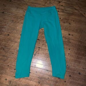 Beyond Yoga Kelly green ruched hem cropped M athletic leggings